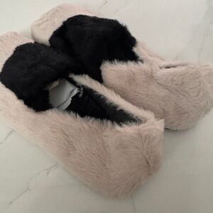 VHNY Cream and Black Faux Fur Slippers Size 39